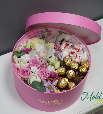 Round Box with Flowers, Rafaello, and Ferrero Rocher photo 394x433